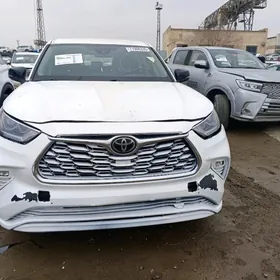Toyota Highlander 2021