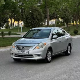 Nissan Versa 2013