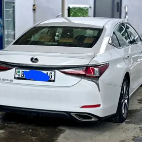 Lexus ES 300h 2022