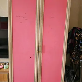 тумбочка и шифонер