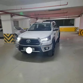 Toyota Hilux 2024