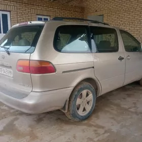 Toyota Sienna 2000
