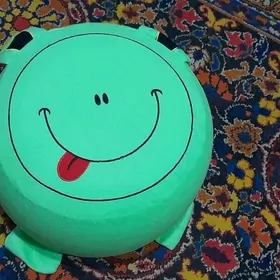 стул, игрушки