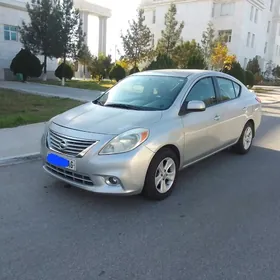 Nissan Versa 2013