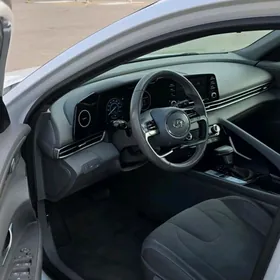 Hyundai Elantra 2022