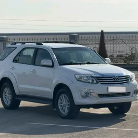 Toyota Fortuner 2015
