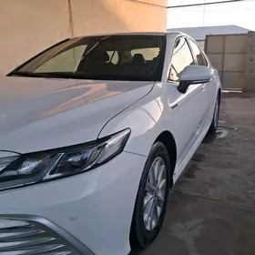 Toyota Camry Hybrid 2022