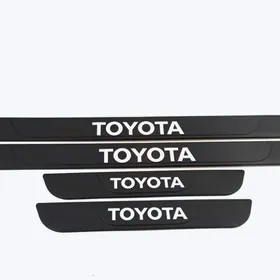 Накладки на пороги  Тойота