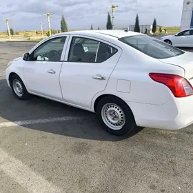 Nissan Versa 2011