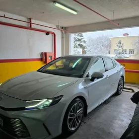 Toyota Camry 2025