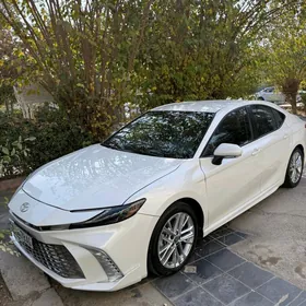 Toyota Camry 2025