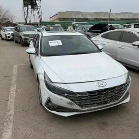 Hyundai Elantra 2022