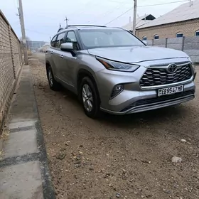 Toyota Highlander 2023