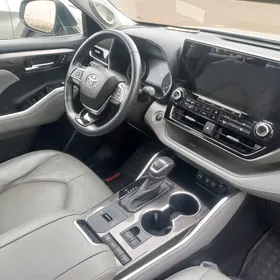 Toyota Highlander 2021