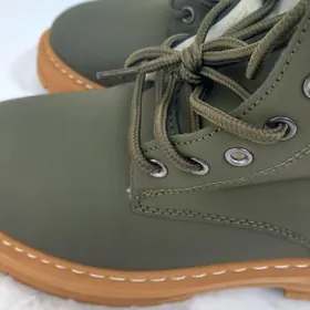 Ädik krassowka içi ýuñ. Сопоги