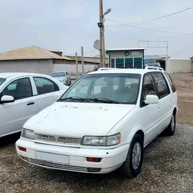 Mitsubishi Chariot 1994