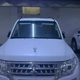 Mitsubishi Pajero 2015