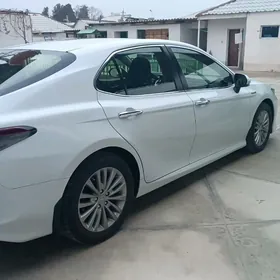 Toyota Camry Hybrid 2021