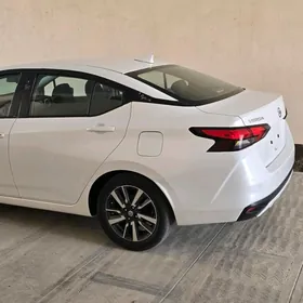 Nissan Versa 2021