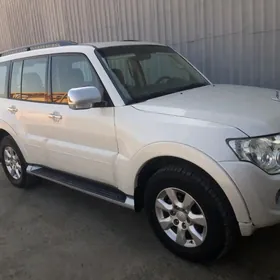 Mitsubishi Pajero 2013