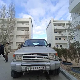 Mitsubishi Montero 2000