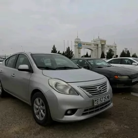 Nissan Versa 2011