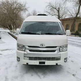 Toyota Hiace 2017