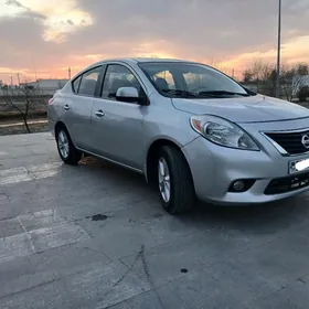 Nissan Versa 2012