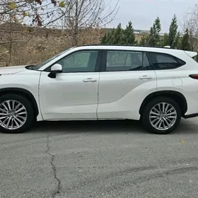 Toyota Highlander 2021