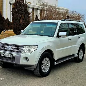 Mitsubishi Pajero 2010