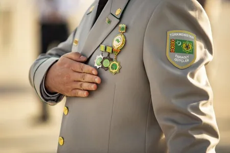 Сотрудники силовых структур награждены медалями по случаю Дня защитников Отечества