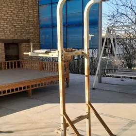 Domaşny turnik-brus