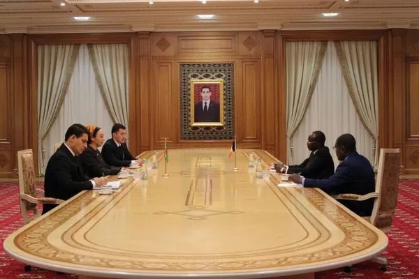 Посол Республики Чад в Туркменистане вручил верительные грамоты спикеру Меджлису