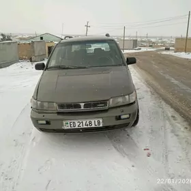 Mitsubishi Chariot 1993