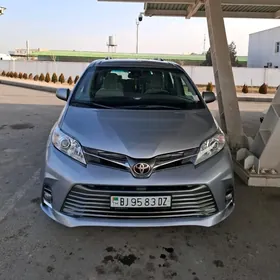 Toyota Sienna 2018