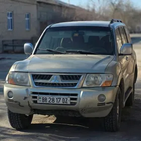 Mitsubishi Pajero 2005