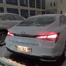 Hyundai Elantra 2022