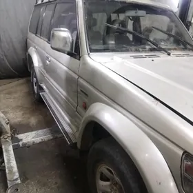 Mitsubishi Pajero 1991