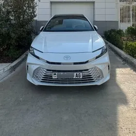 Toyota Camry 2025