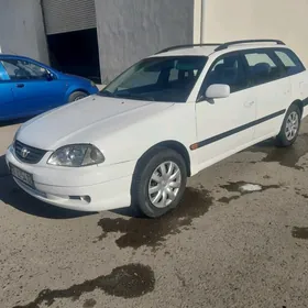 Toyota Avensis 2001