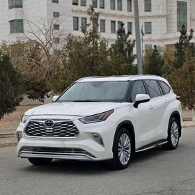 Toyota Highlander 2021