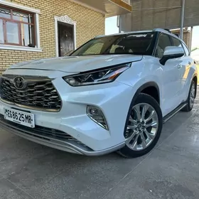 Toyota Highlander 2021