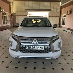 Mitsubishi Pajero 2020