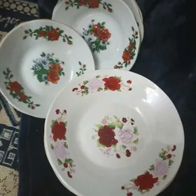 тарелки разные.