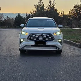 Toyota Highlander 2022