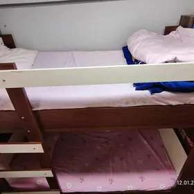 ikietazny krovat bez matras