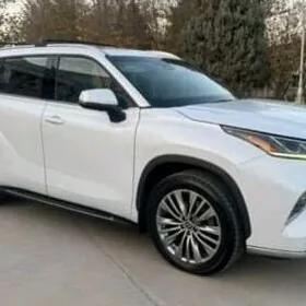 Toyota Highlander 2021