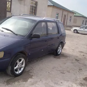 Mitsubishi Chariot 1993