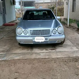 Mercedes-Benz E320 1996