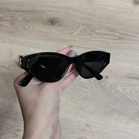 очки и повязка на голову